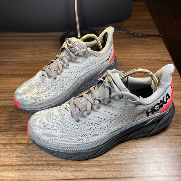 HOKA ONE ONE CLIFTON 8 - Women’s Running Shoes - SIZE 8.5B - Picture 1 of 9